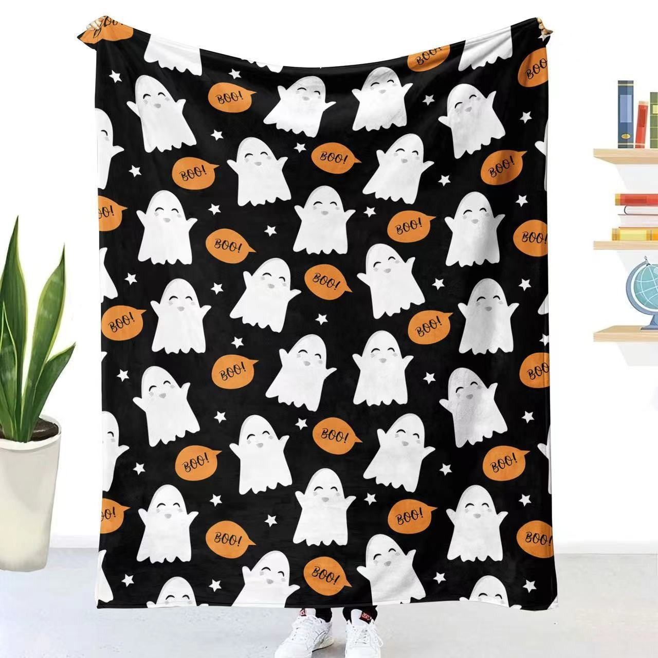🎃🕸️ Halloween Flannel Blanket – Cozy & Spooky Vibes 🧙♀️🧺 - The Ginger Toy Shop