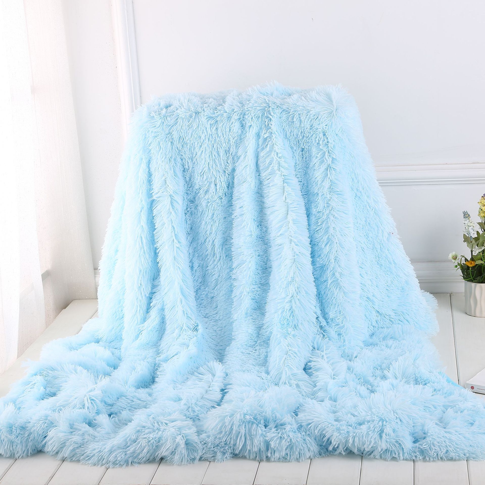 Super Soft Coral Fleece Blanket – Warm, Cozy & Stylish Throw Blanket - The Ginger Toy Shop