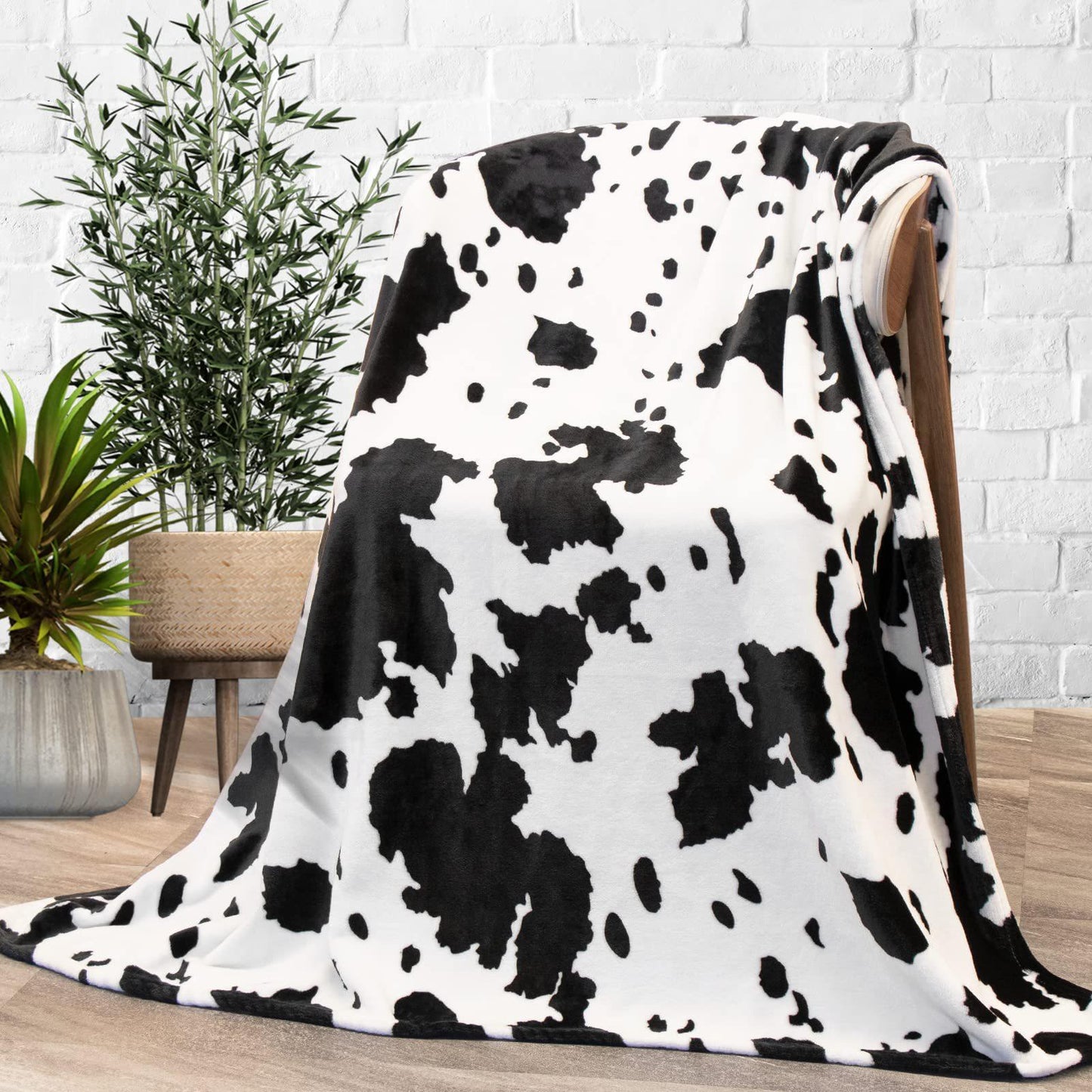 Cow Print Flannel Blanket – Soft Nordic-Style Throw for All Seasons - The Ginger Toy Shop